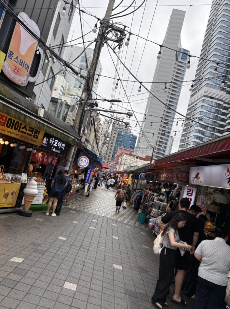 下車後の街並みを写した風景