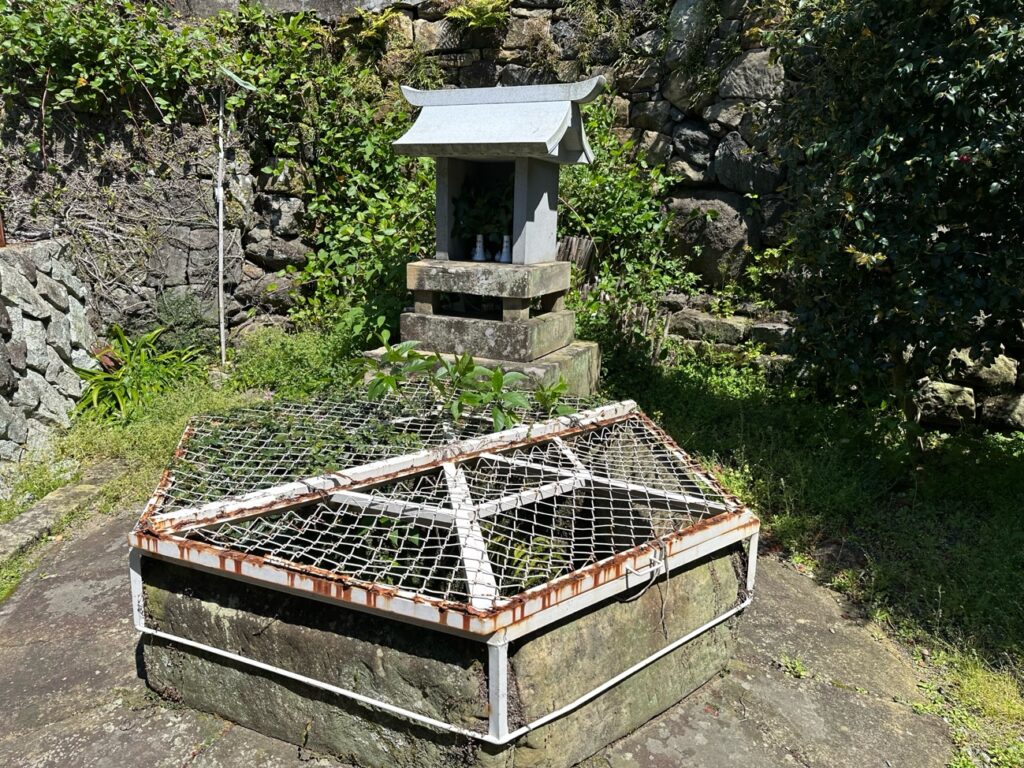 六角井戸