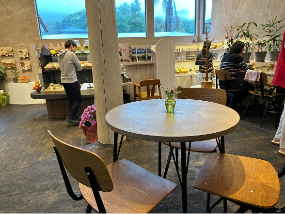 やくしま花鈴の店内の雰囲気