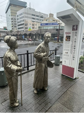 坂本龍馬の銅像の写真