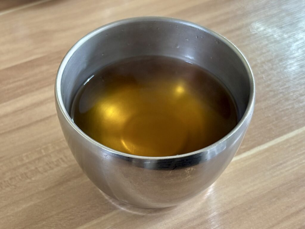 セルフサービスのスープを写した写真。