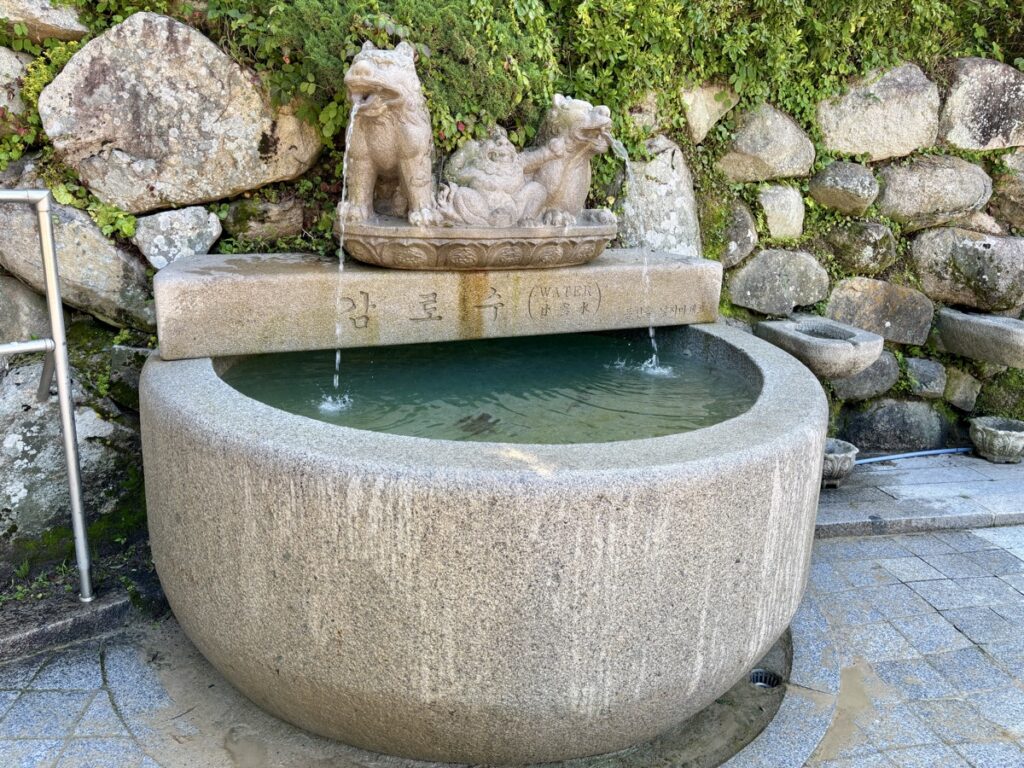 手水舎のような水が貯められた場所