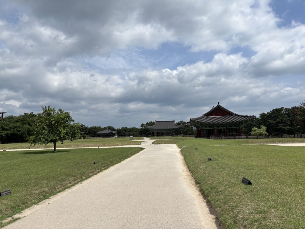 東宮と月池の園内写真