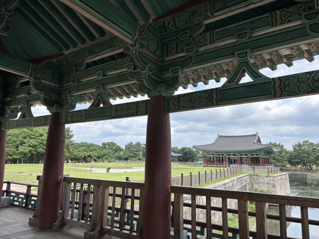 東宮と月池の園内写真