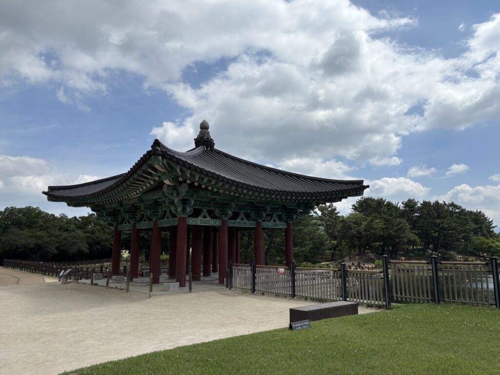 東宮と月池の園内写真
