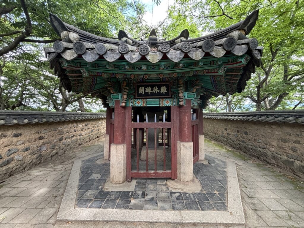 鶏林にある建物の写真