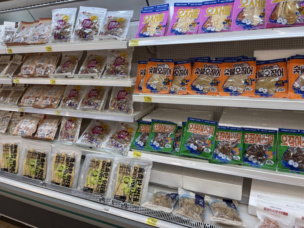 Homeplus内の商品棚の写真