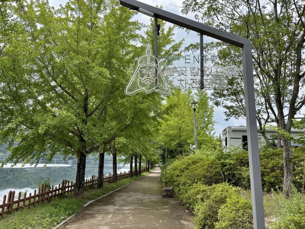 MBTIが書かれた飾りの写真