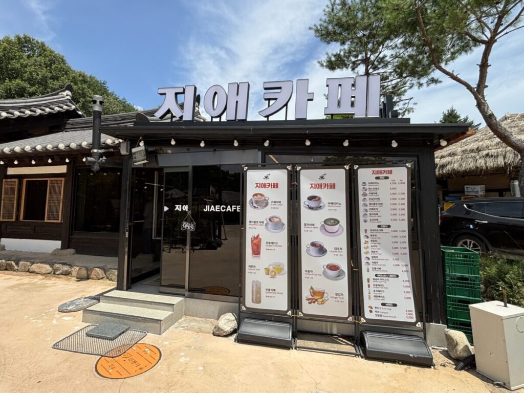 JIAE CAFE（ジエカフェ）の入り口