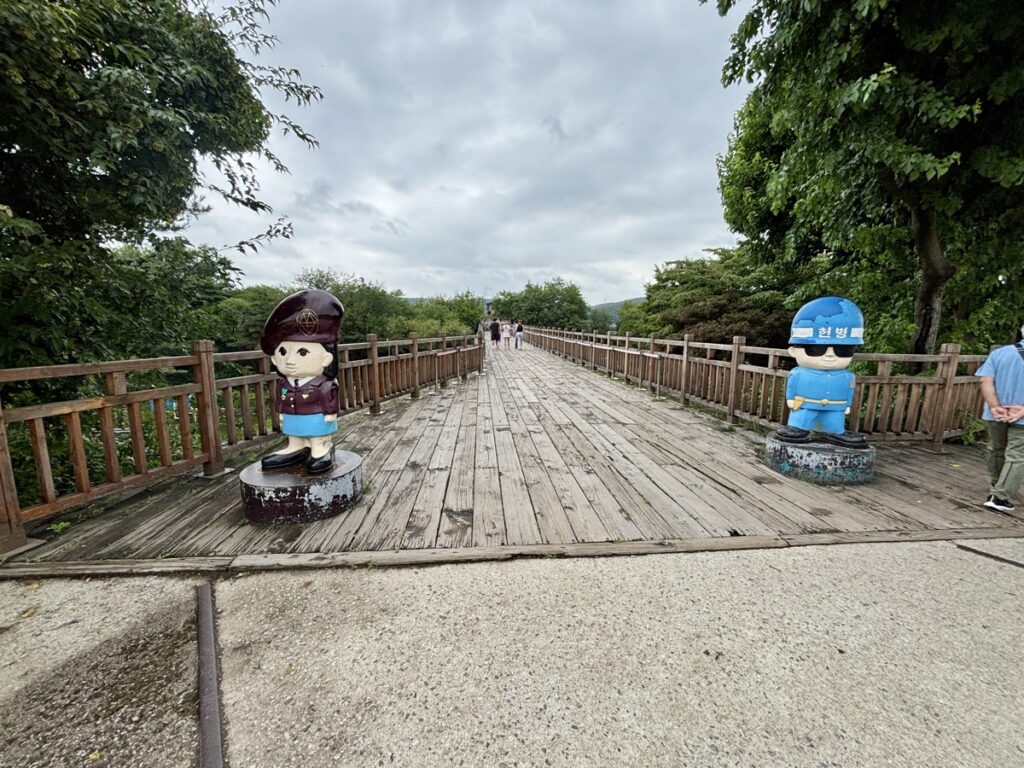 自由の橋と帰らずの橋の写真