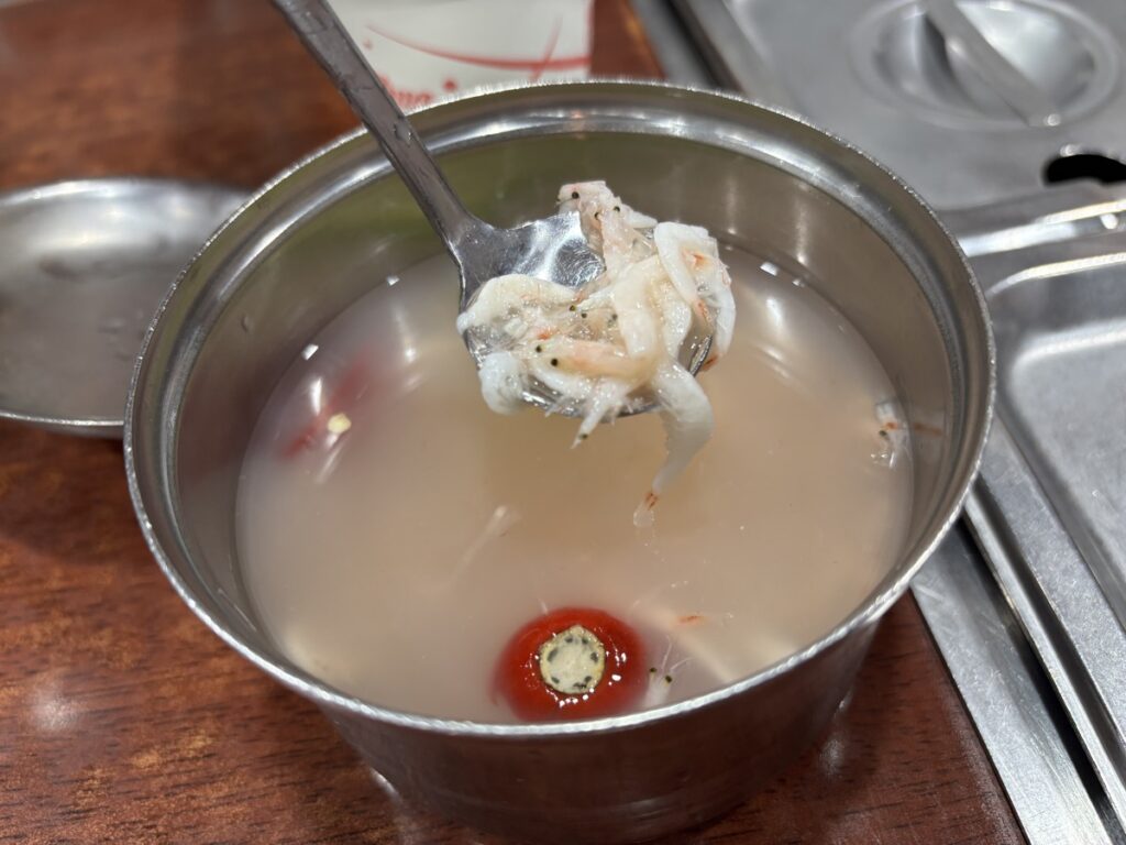 小エビの入った汁の写真
