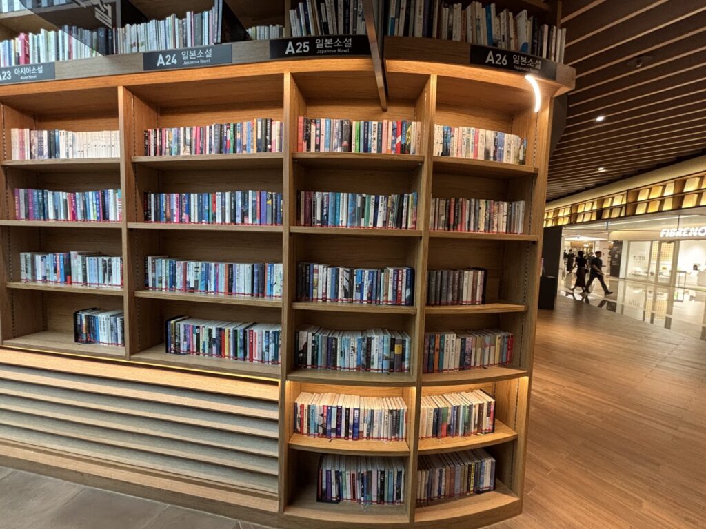 ピョルマダン図書館の日本書籍コーナー