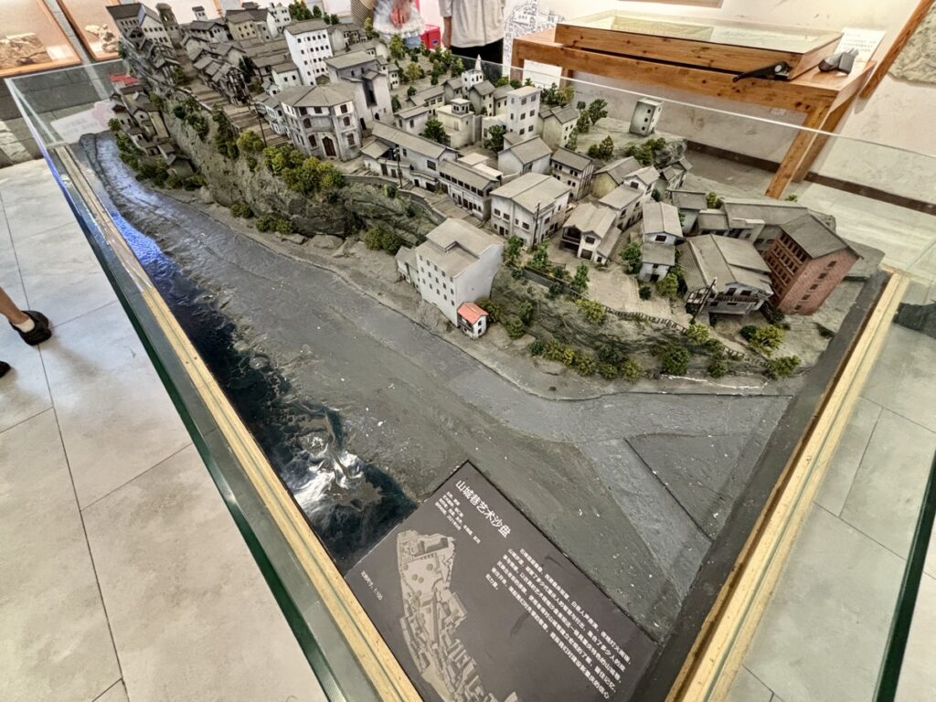 山下歩道の模型。